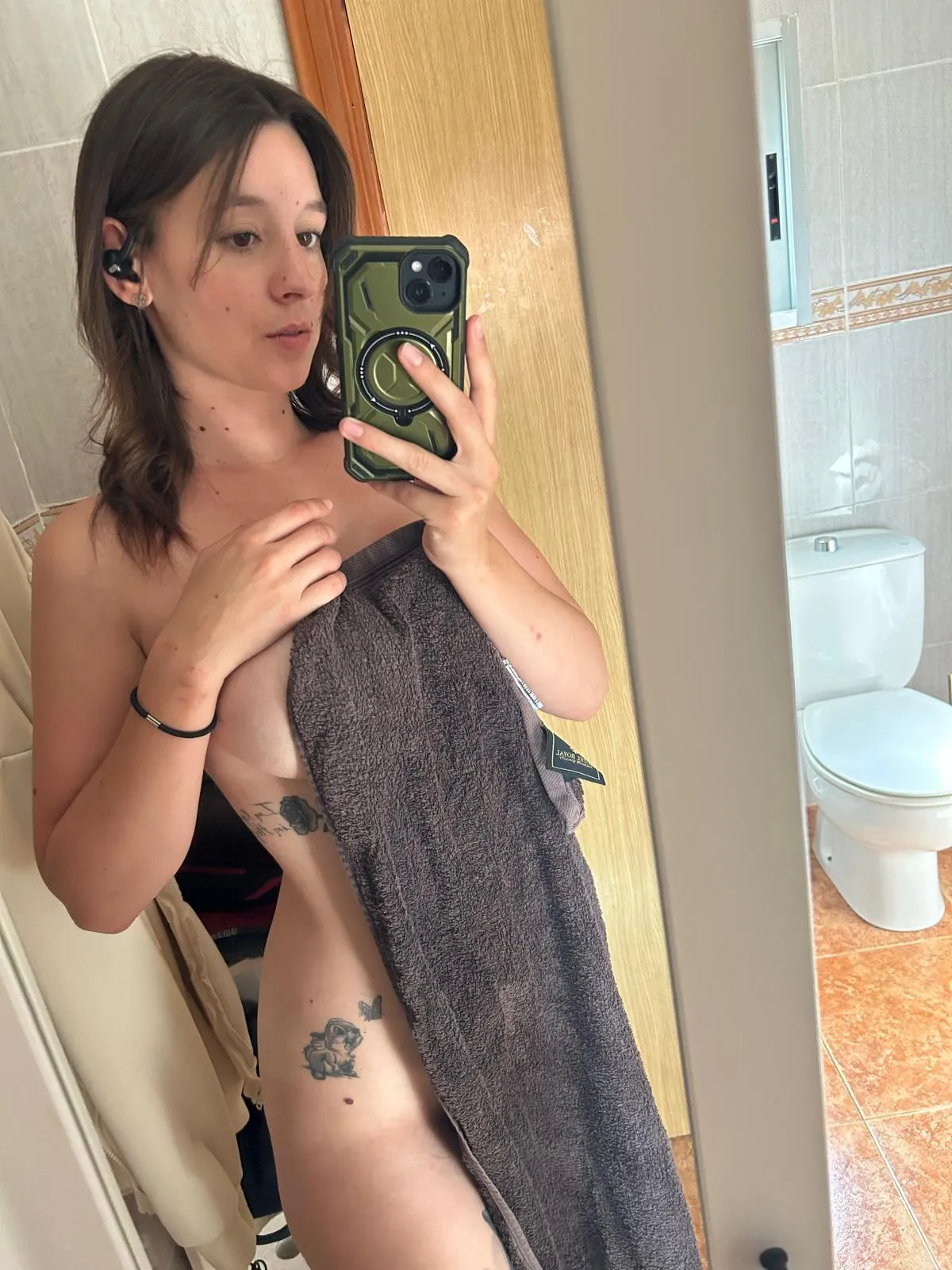 Was glaubst du, passiert, wenn ich das Handtuch fallen lasse?