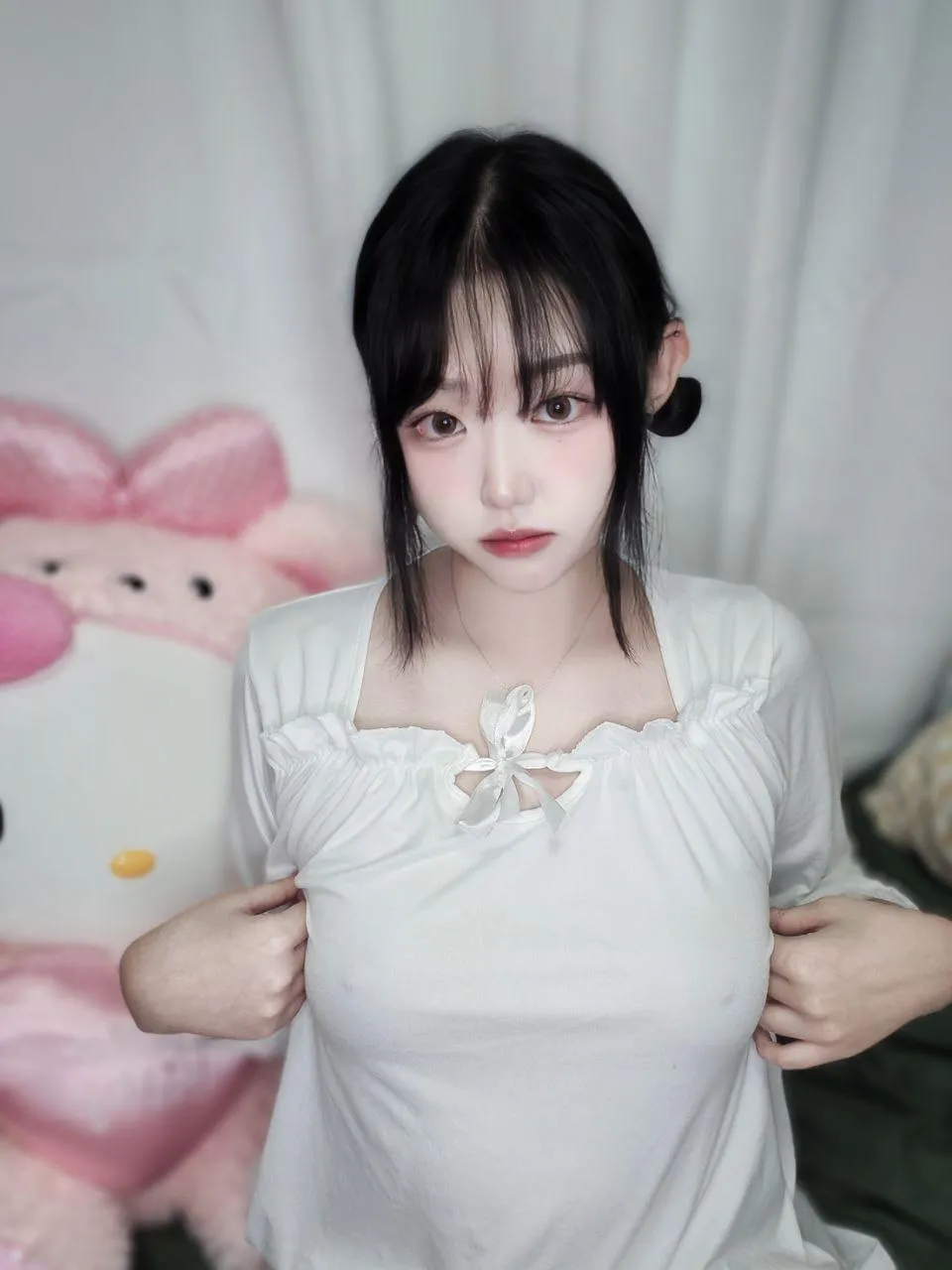 Who wants to squeeze this boobs?