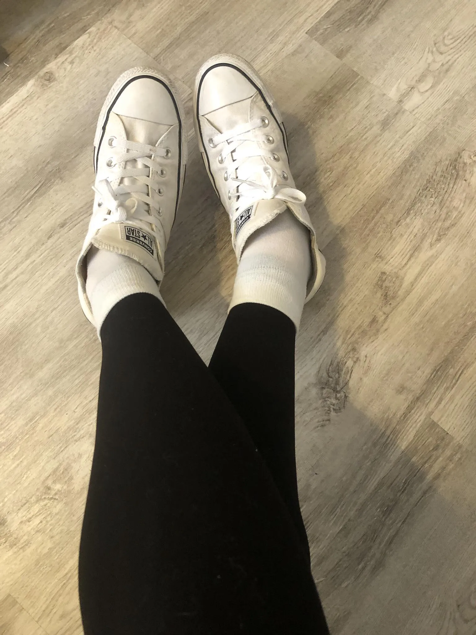 Y'all loved my first post, so here's another one of me wearing chucks :)