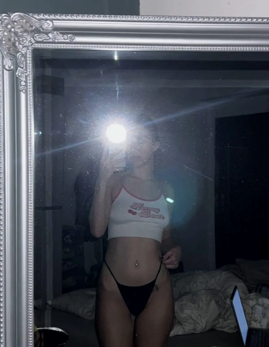 20F a sugar baby looking for her sugar daddy ;)