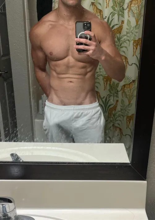 25 [M4F] #Uptown Personal trainer looking to work up a sweat
