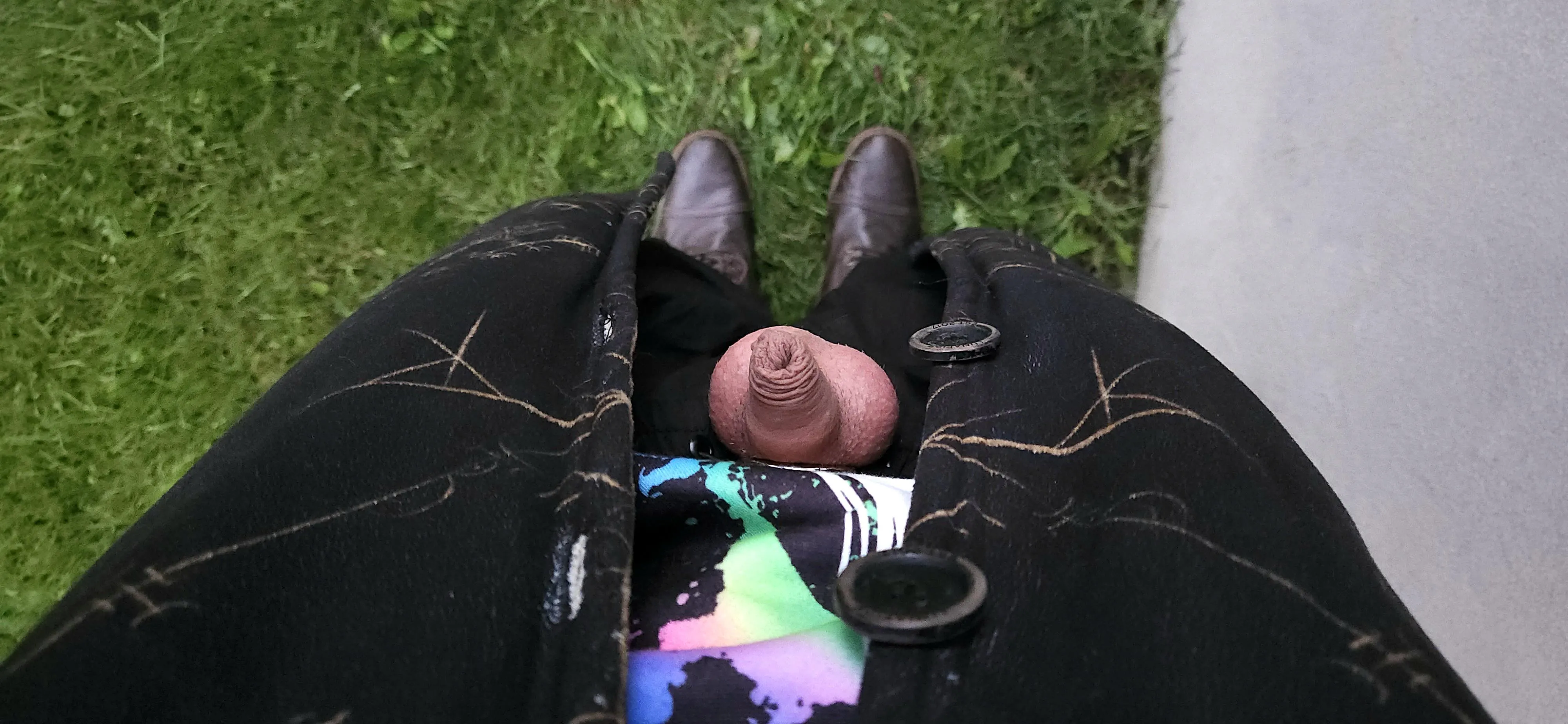 [30] Want to take me out for a walk?? 😳😈