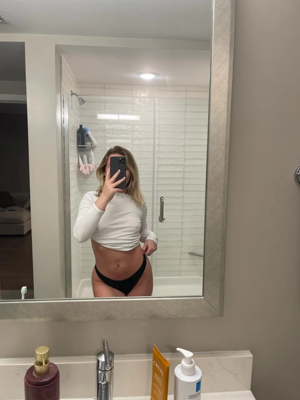 Any swingers or singles down to get weird together?? 19F