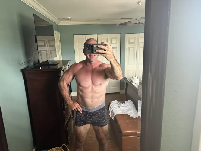 Daddy thins it's time for Flexing