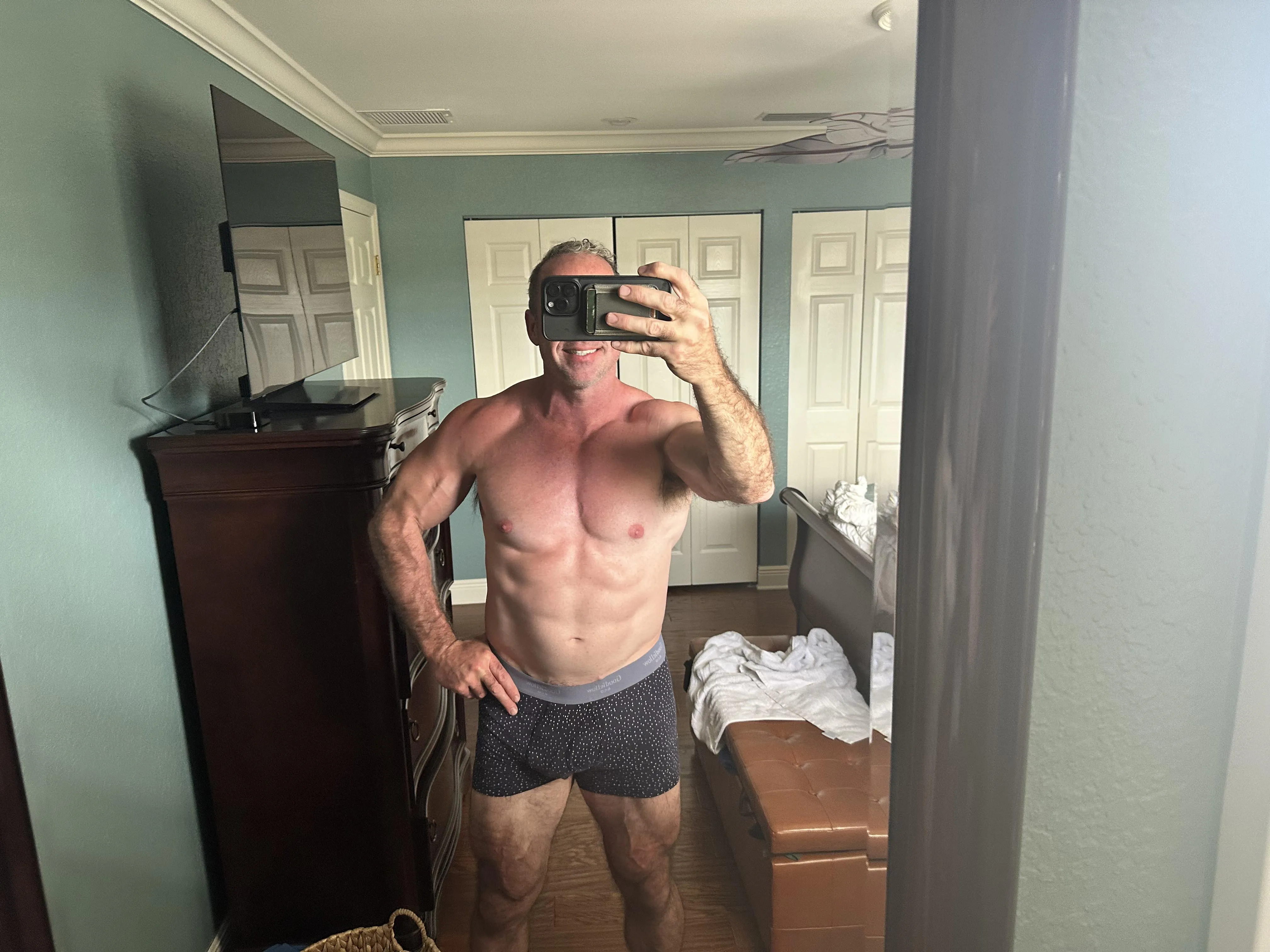 Daddy thins it's time for Flexing