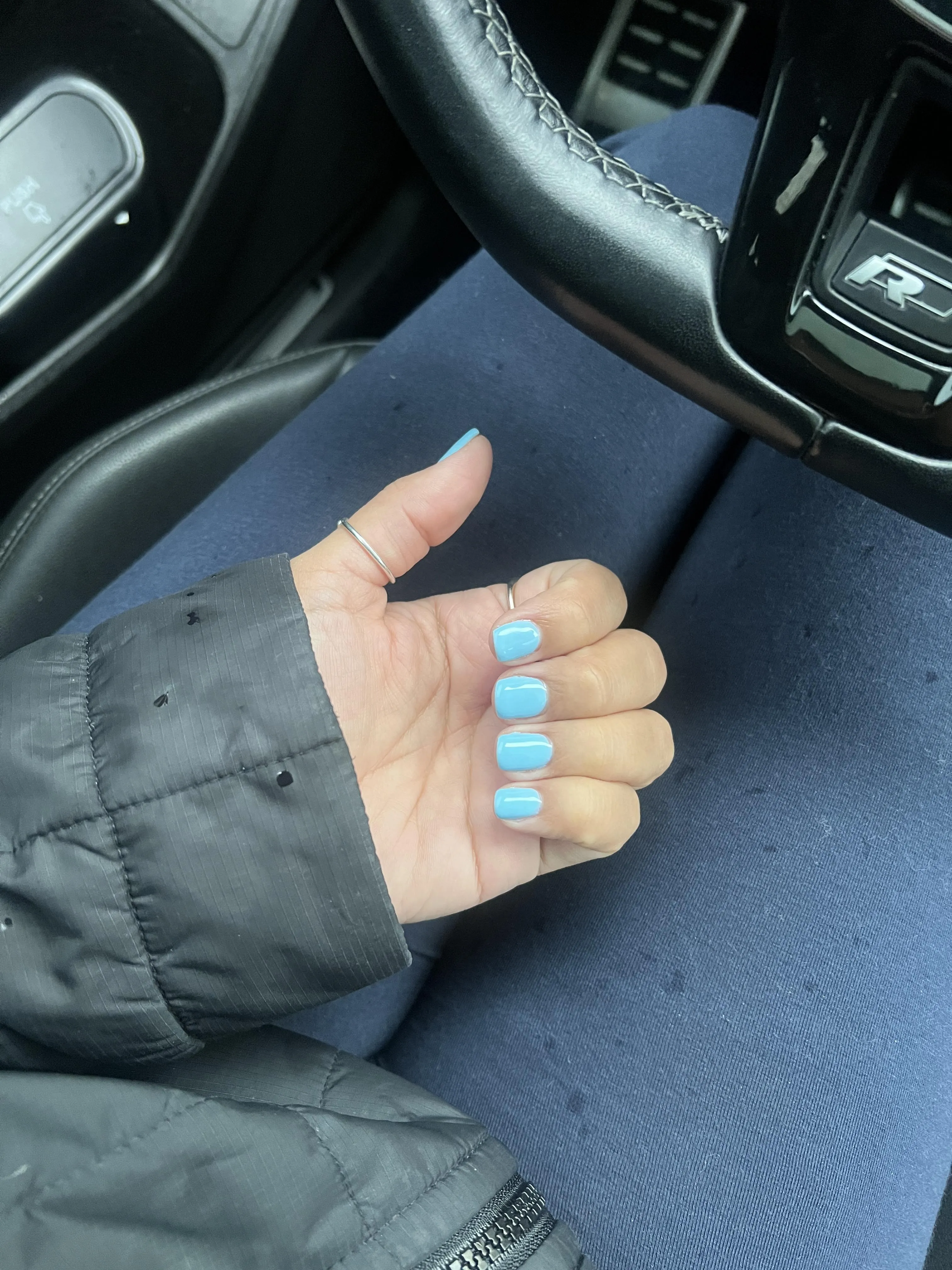 I need to get this color done again 😍😍 ooof matching toes too