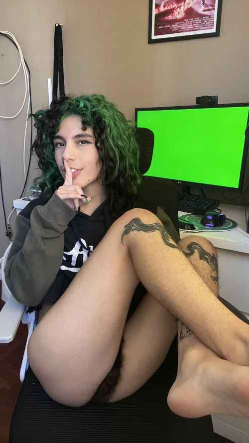 I think i would get a panic attack if someone put a razor to my legs