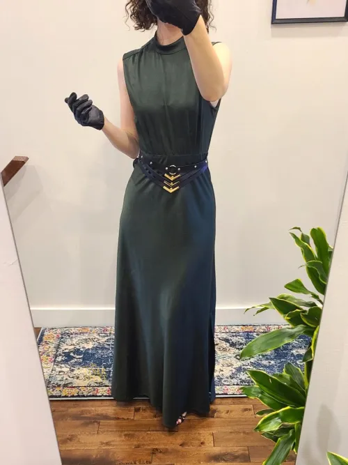 Leather gloves are a quintessential accessory.