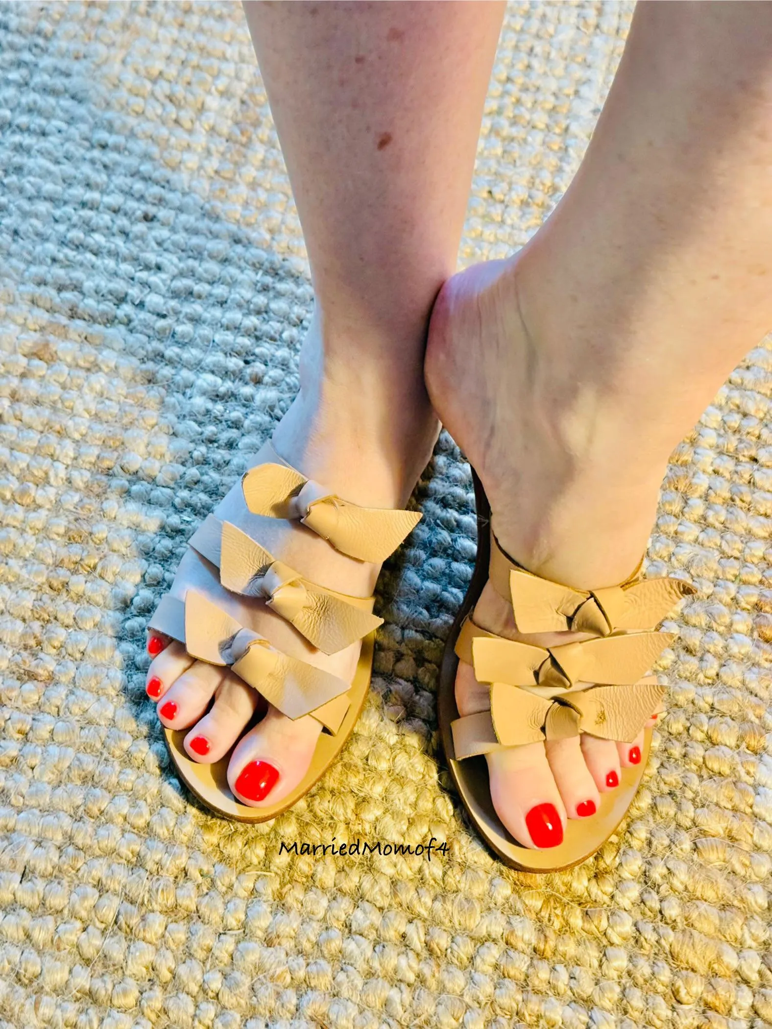 Nice sandals with my new pedi. Enjoy