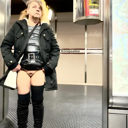 Nothing under, I never wear panties.