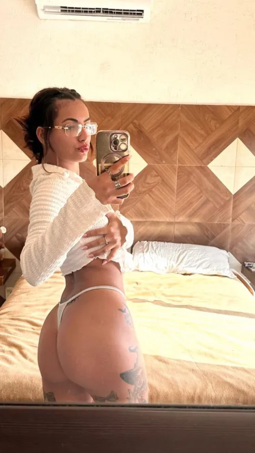 Prends-moi, là, maintenant.