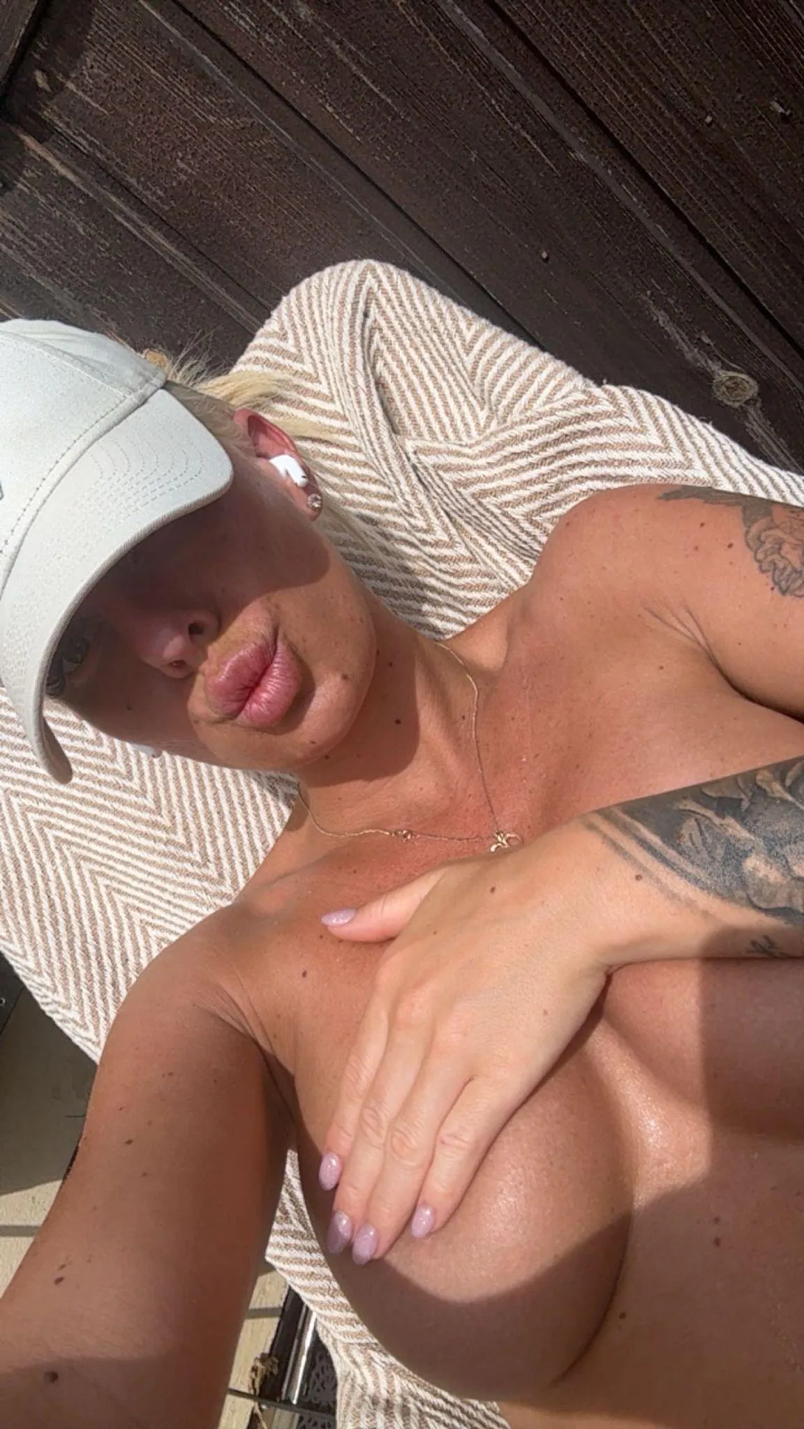 Redo att se mina fina bröst?..🙈🥵