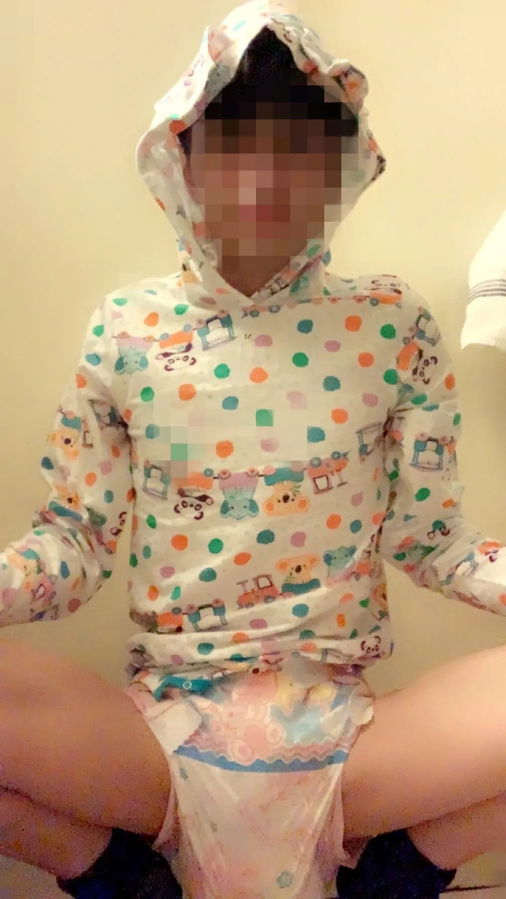 Sissy in diaper for you to humiliate and laugh at