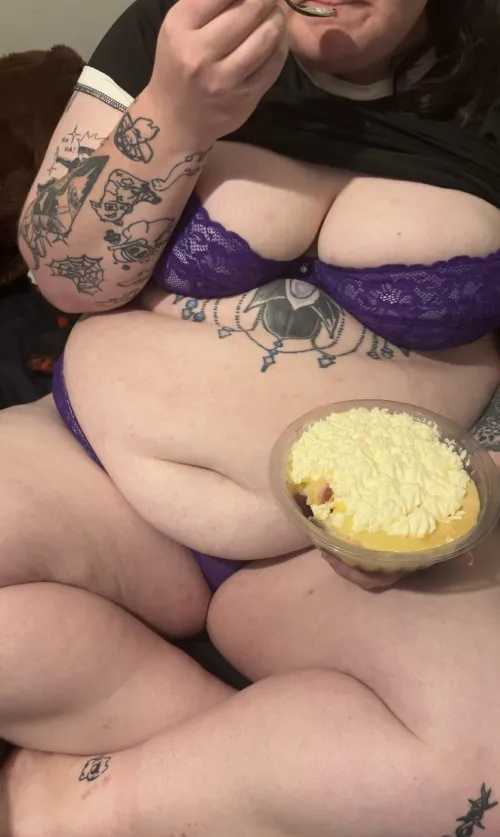 Such A Greedy Girl Always Eating Something 🐷