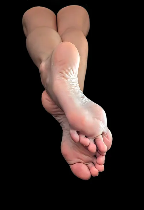 Tell me wht do u think about my gf's sleepy feet😀 dm open