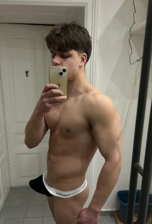 Wanna come jerk off with me