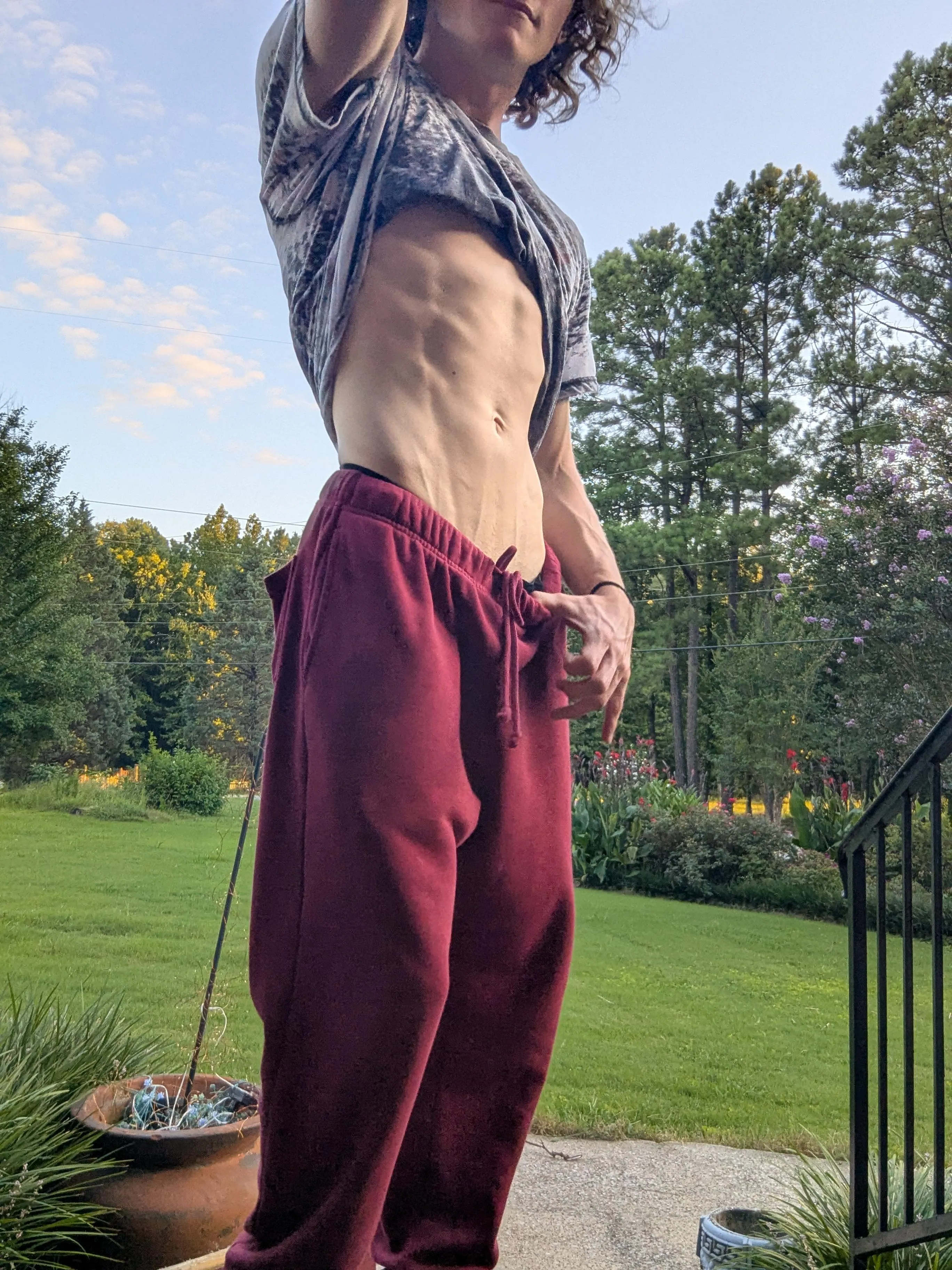 [21] sunny abs☀️ remember to water