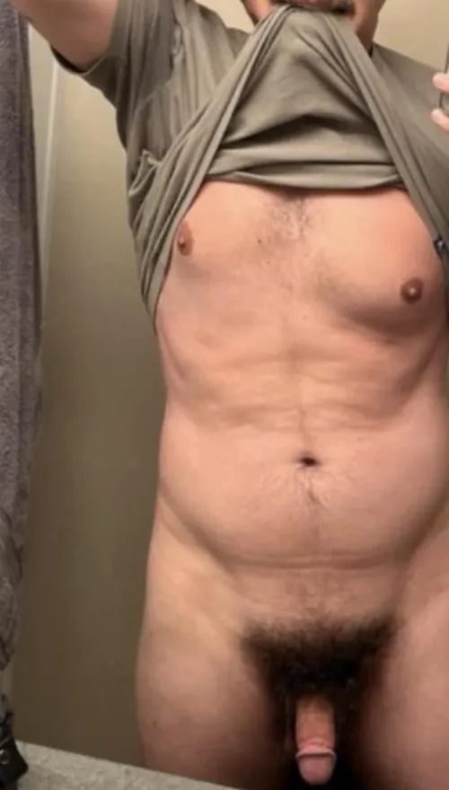 (33) Come meet me in the bathroom