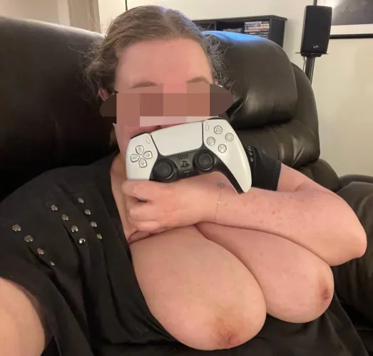 5’2 tall, 38H cup big: I’m all in & tits out