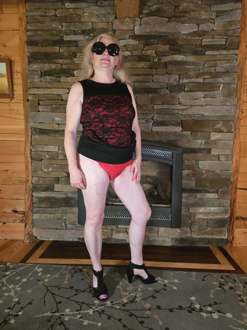 58 YO sexy granny in red and black! 😜😮👀🥰
