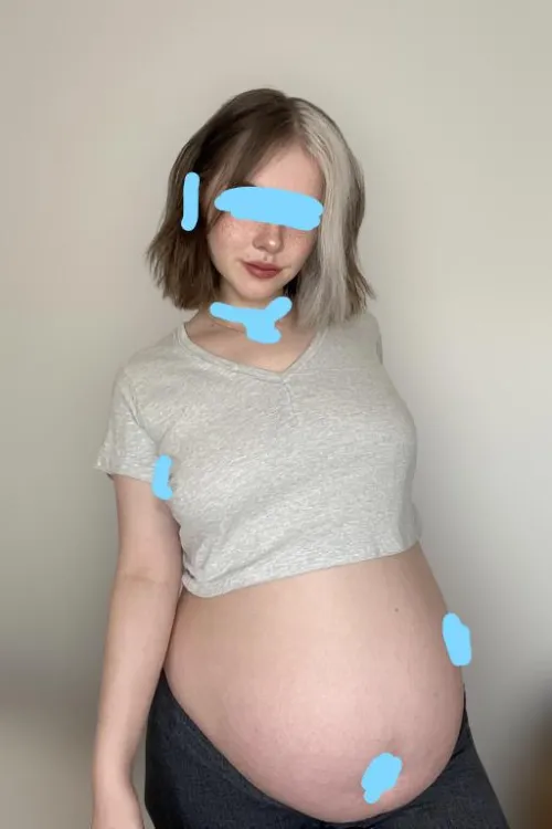 big belly + cute egirl = 😊
