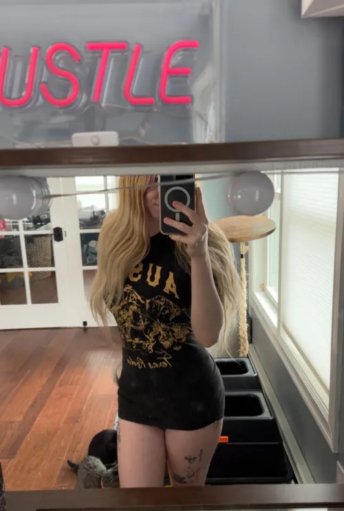 big t-shirt showing body