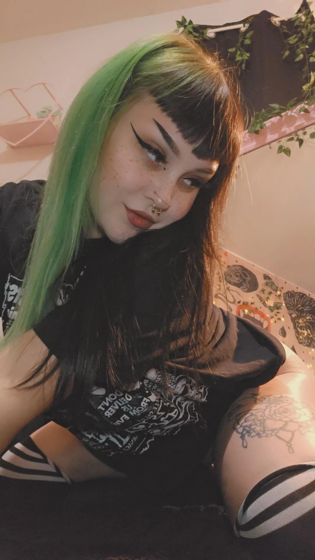 🧛🏻‍♀️ chomp chomp💕