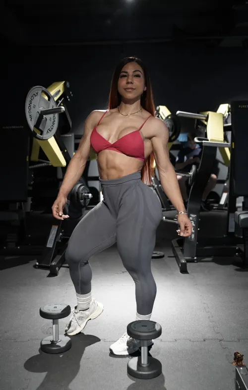 Hey, I'm Lina, and I never stop working on my body