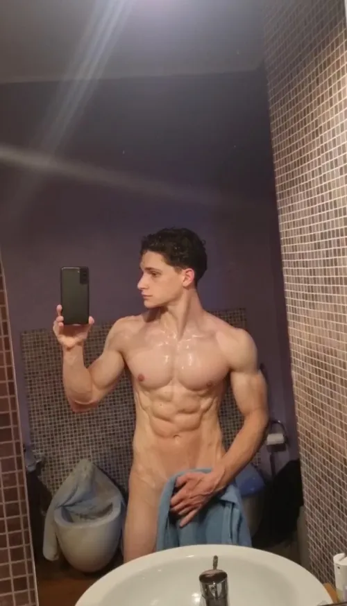 HOT out of the shower 🥵