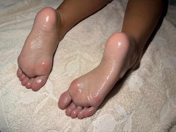 i need someone to spoil my size 6 feet #findom