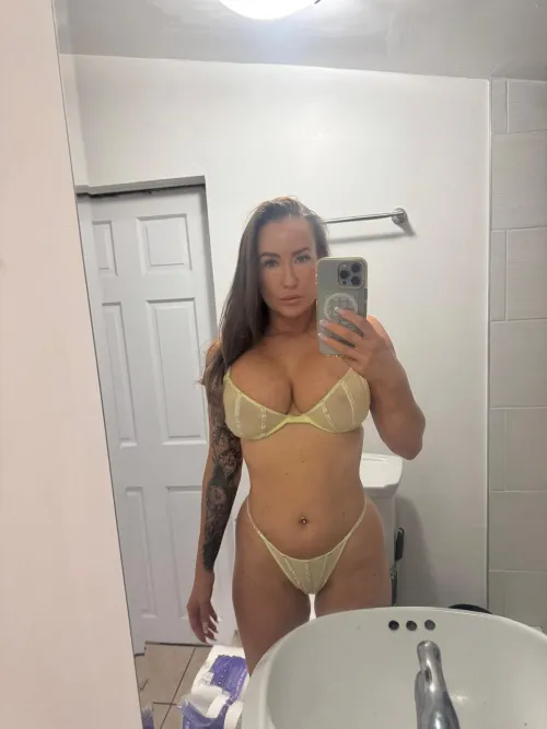 I'm picking random redditors to send nudes to, who's in? ( only the first 75 ;)