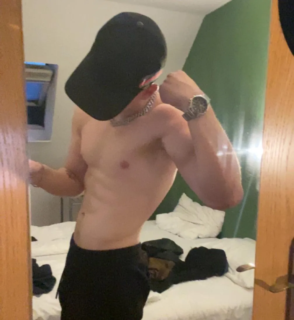 m20 femboy oder sissy wach? hab zimmer und smoke stuff