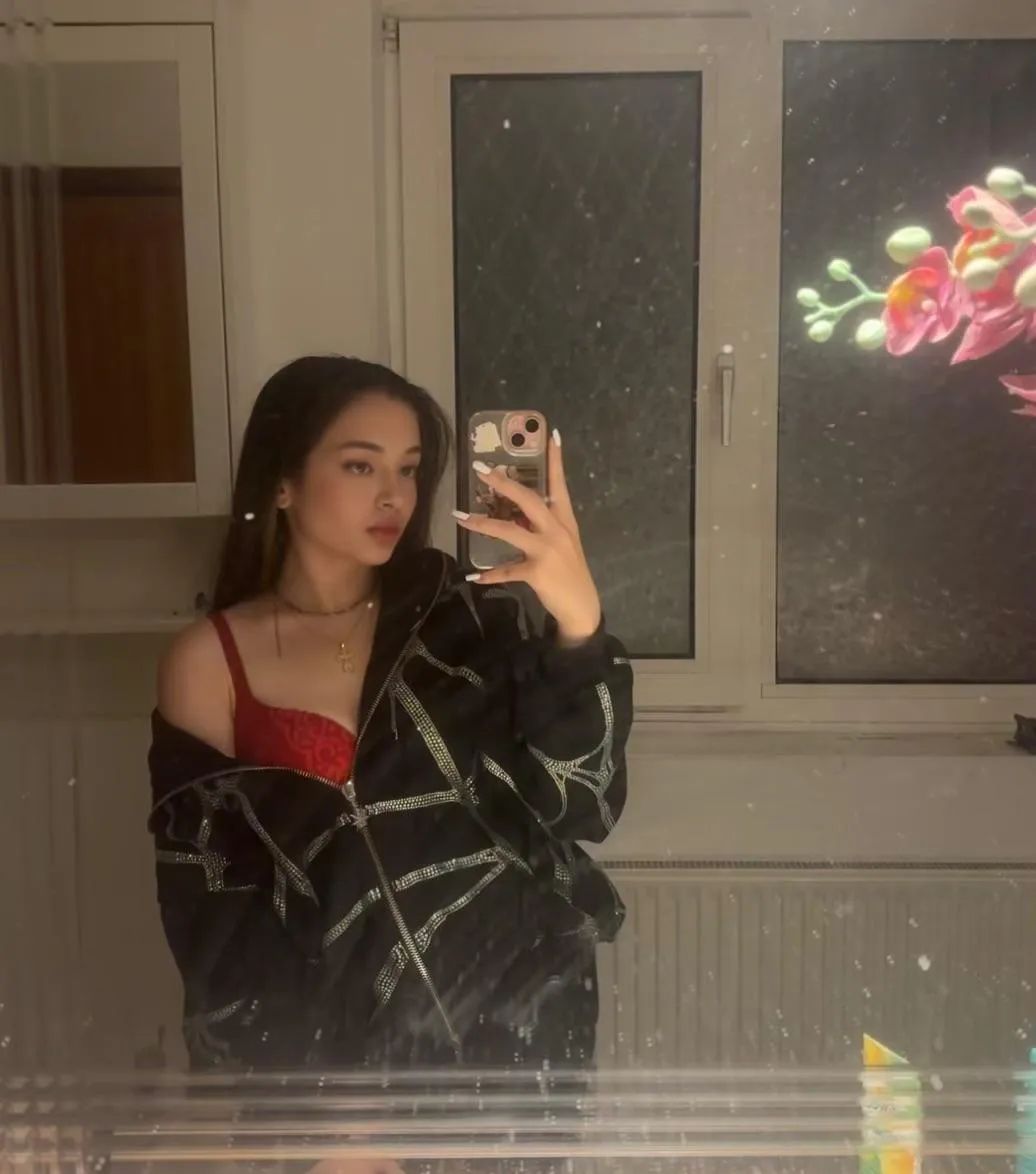 Meaning of Red? The warning before you beg 🥀