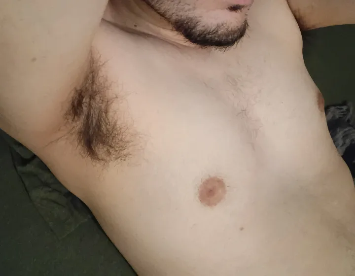 Musky and horny who's down to sniff?