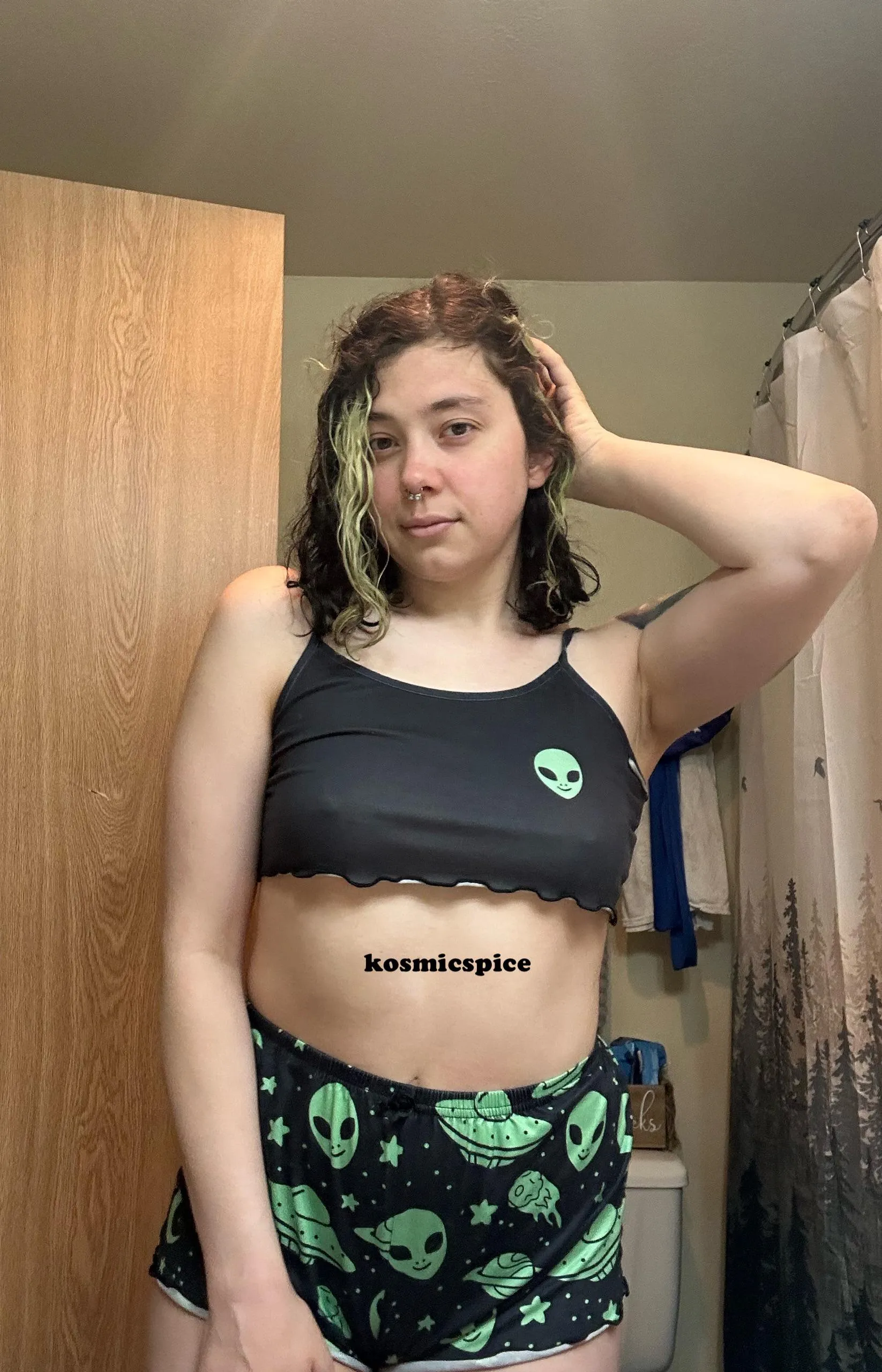 My nipples love to play peek-a-boo 🤭