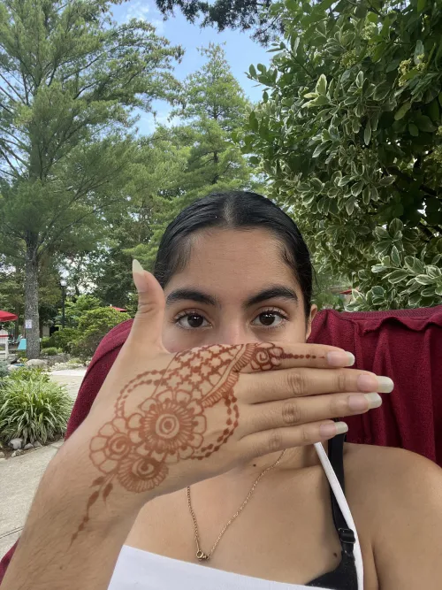 Nails Sharp. Eyes Cold. And You? Soft. Broke. Obsessed. [ 21F ]