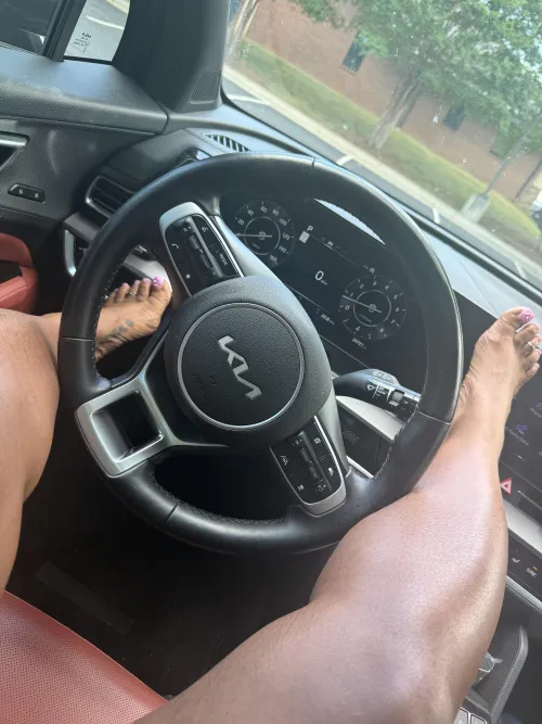 Open wide, breakfast is being served🦶🏾