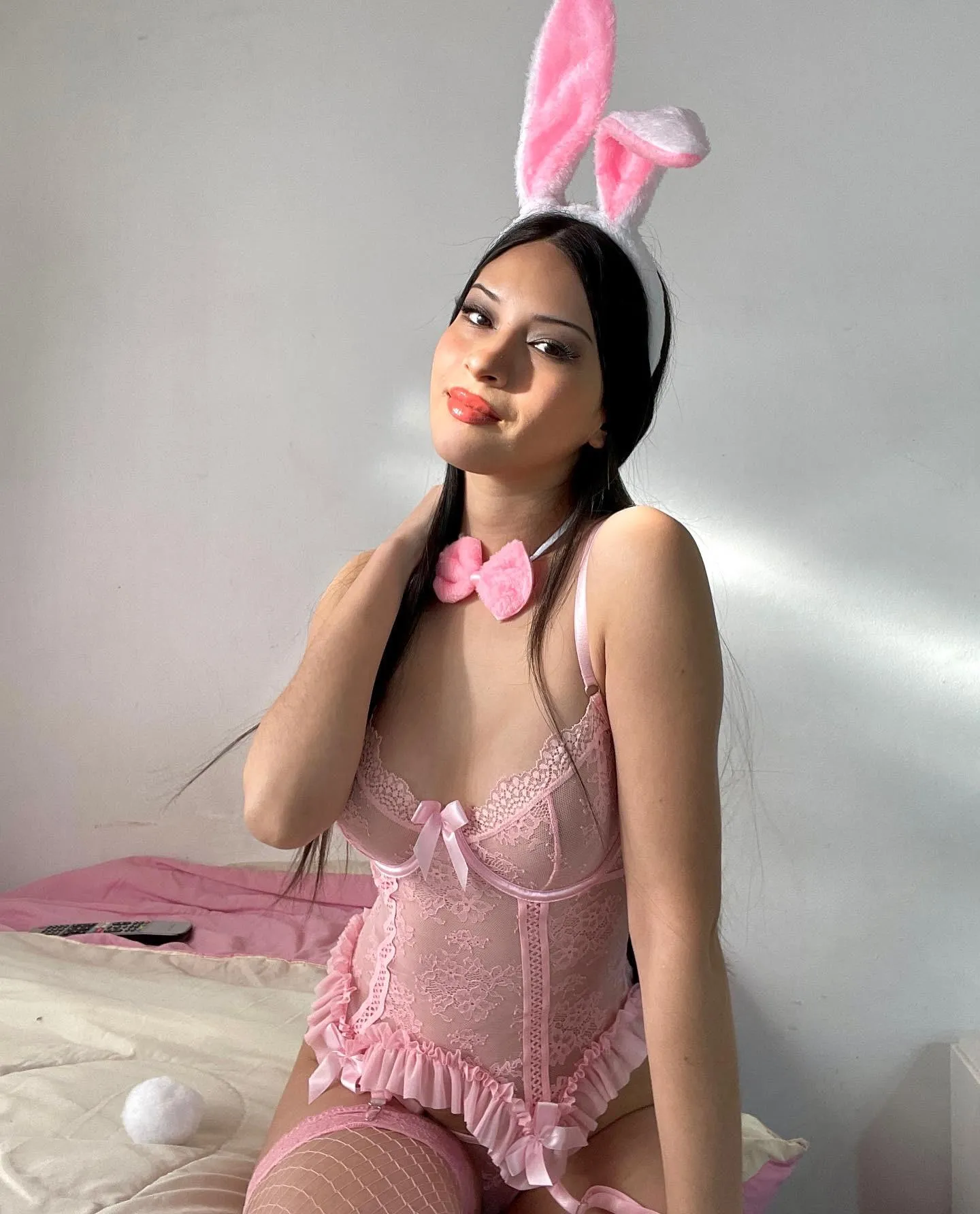 Pink lingerie and pink pussy too 🤭
