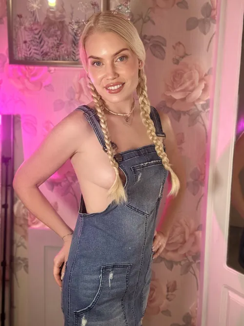 Side boob is the best