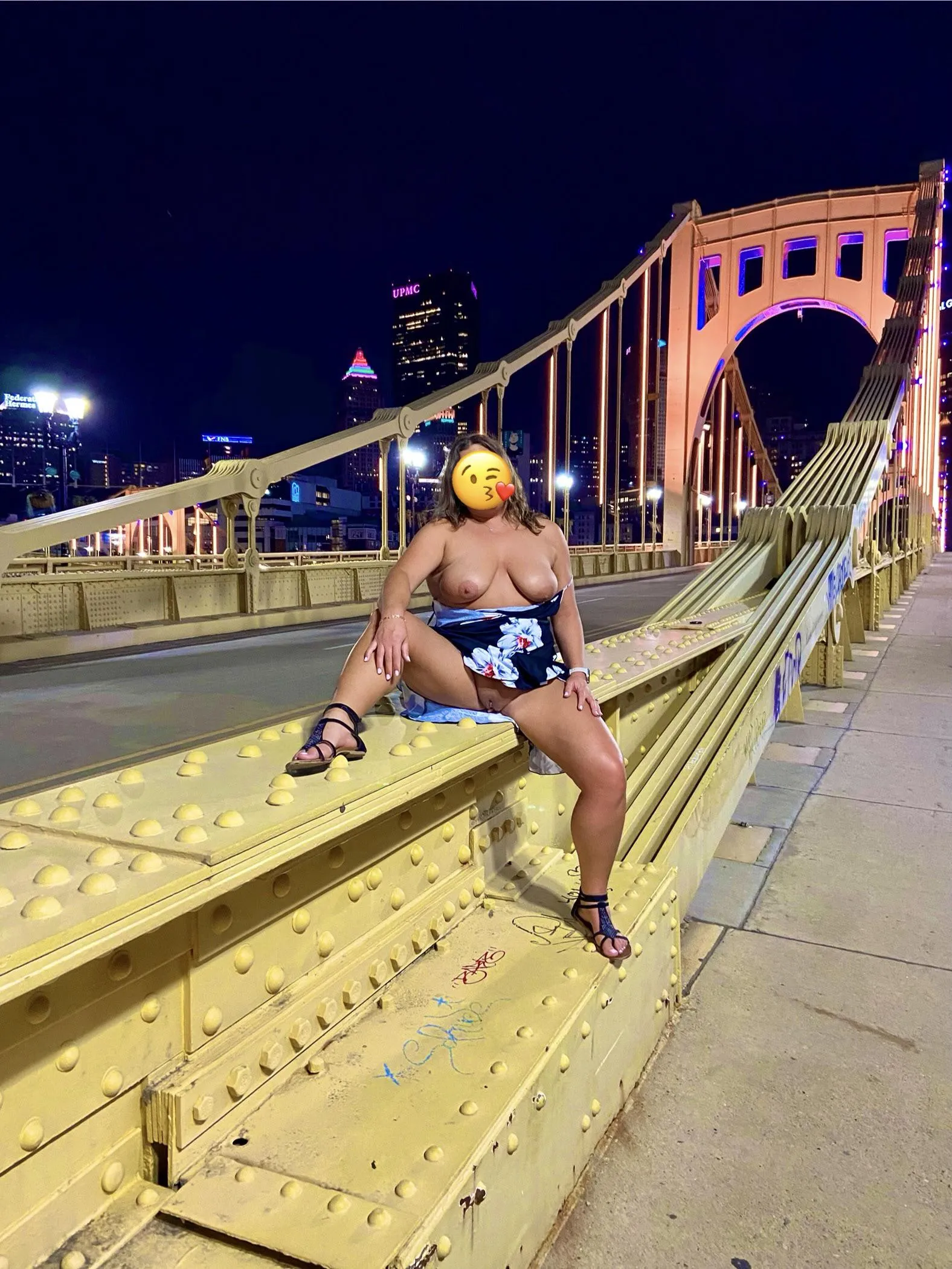 The tour wasn’t complete without a photo op at the sister bridges!