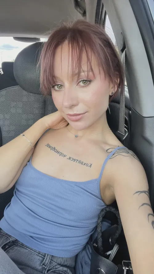 who doesnt love a car selfie