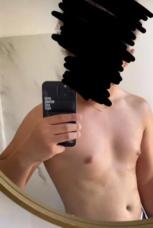 Οποίος γουστάρει να δείξουμε τα καυλιά μας μέχρι 18 ας στείλει