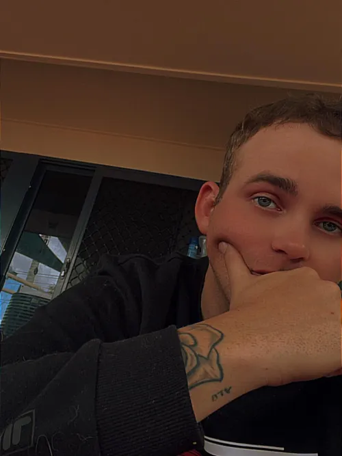 24m ready to hang out xx