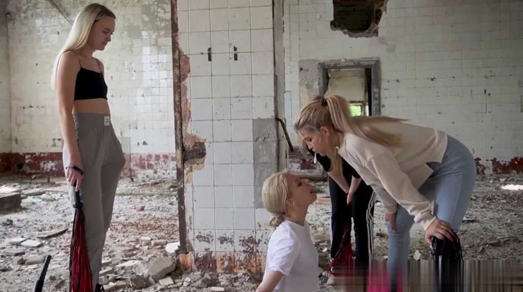 [G/G] - Swallow her spit - 599