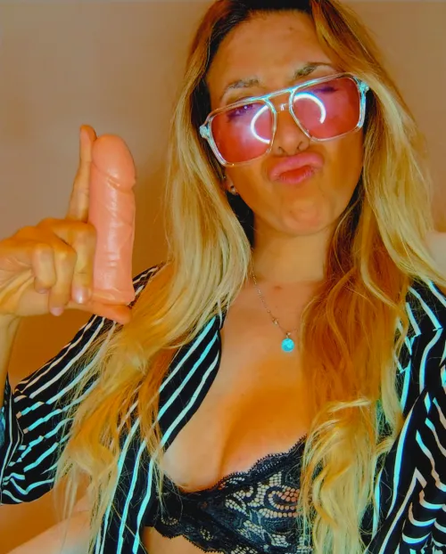 Hey you, grab your little shrimp and let me hold it with one finger. I'm bored already but lets give it a try .