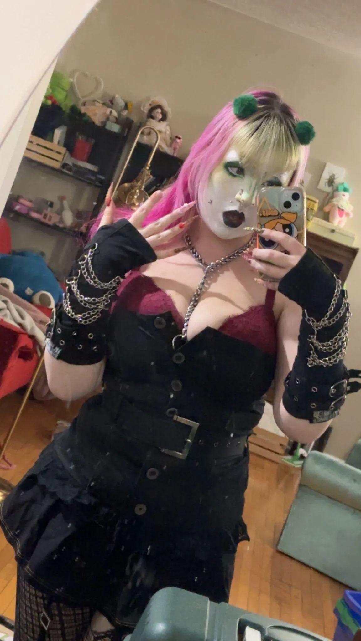 I’ll leave a big black lipstick stain right on the tip ;)) ☠️☠️☠️