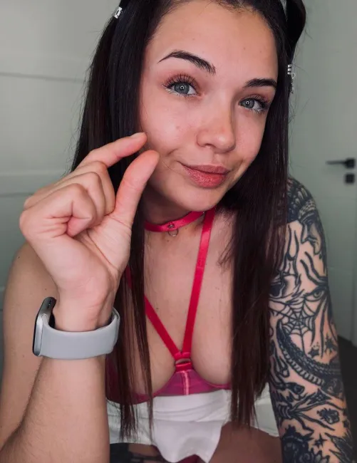 Make your queen happy, let me laugh with your little shrimp 🤏🏻🍤