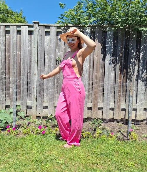 Nice day to show off some side boob outside