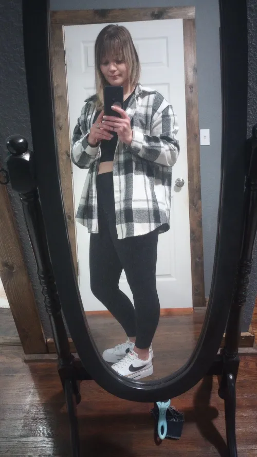 say HEY if you would fuck me and i will send you something :)