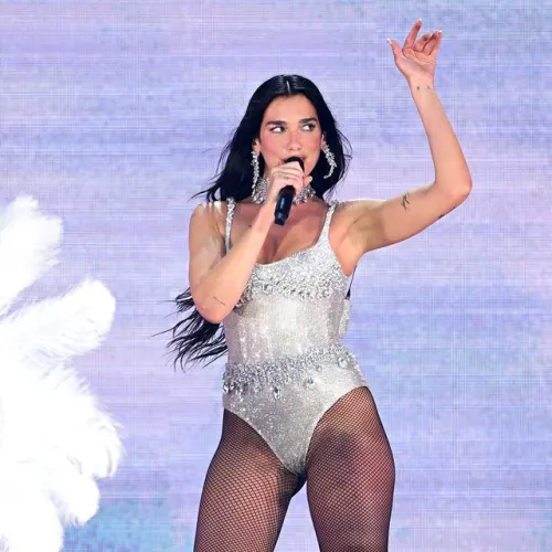 Went to a Dua Lipa concert with my gf and have been thinking about being a girl ever since